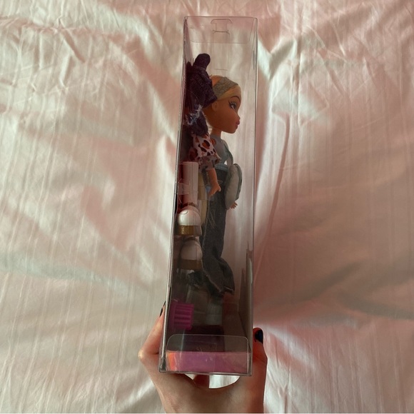 NIB NRFB bratz 20th anniversary cloe 2021 reproduction doll - Picture 7 of 7